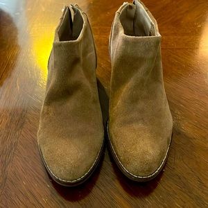 LUCKY BRAND LK-FAI ANKLE BOOTIES
